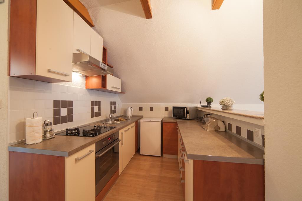Apartmant & Room Bruna Dreznik Grad Bagian luar foto