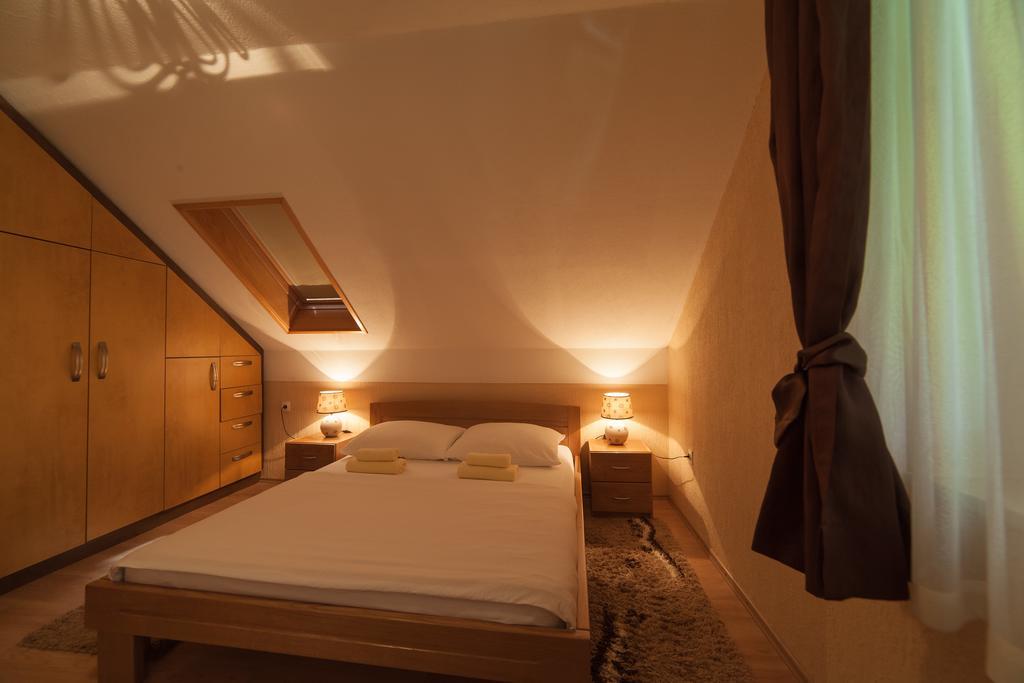 Apartmant & Room Bruna Dreznik Grad Bagian luar foto