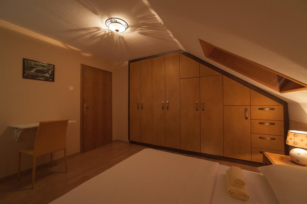 Apartmant & Room Bruna Dreznik Grad Bagian luar foto